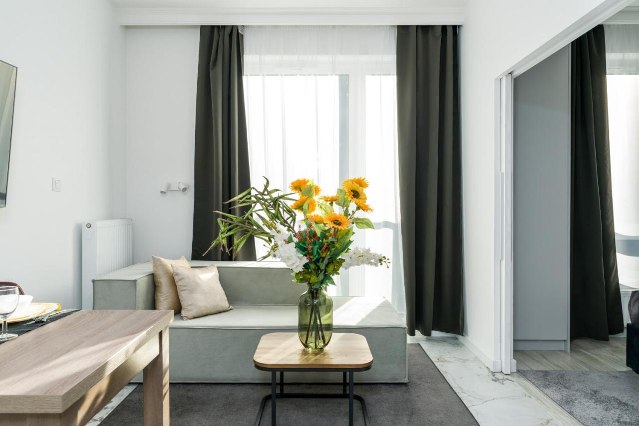 Apartments Poznan Chwaliszewo Residence With Free Garage By Noclegi Renters Exterior foto